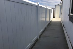 side fence vinyl fencing